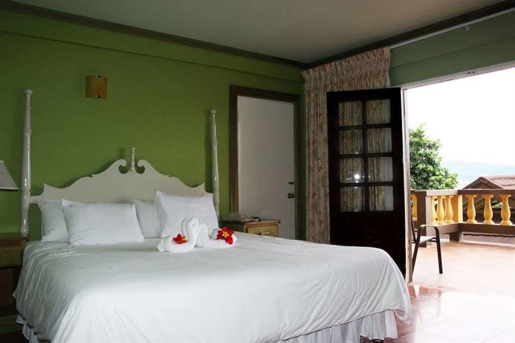 The Wexford Hotel 몬테고 베이 객실 사진