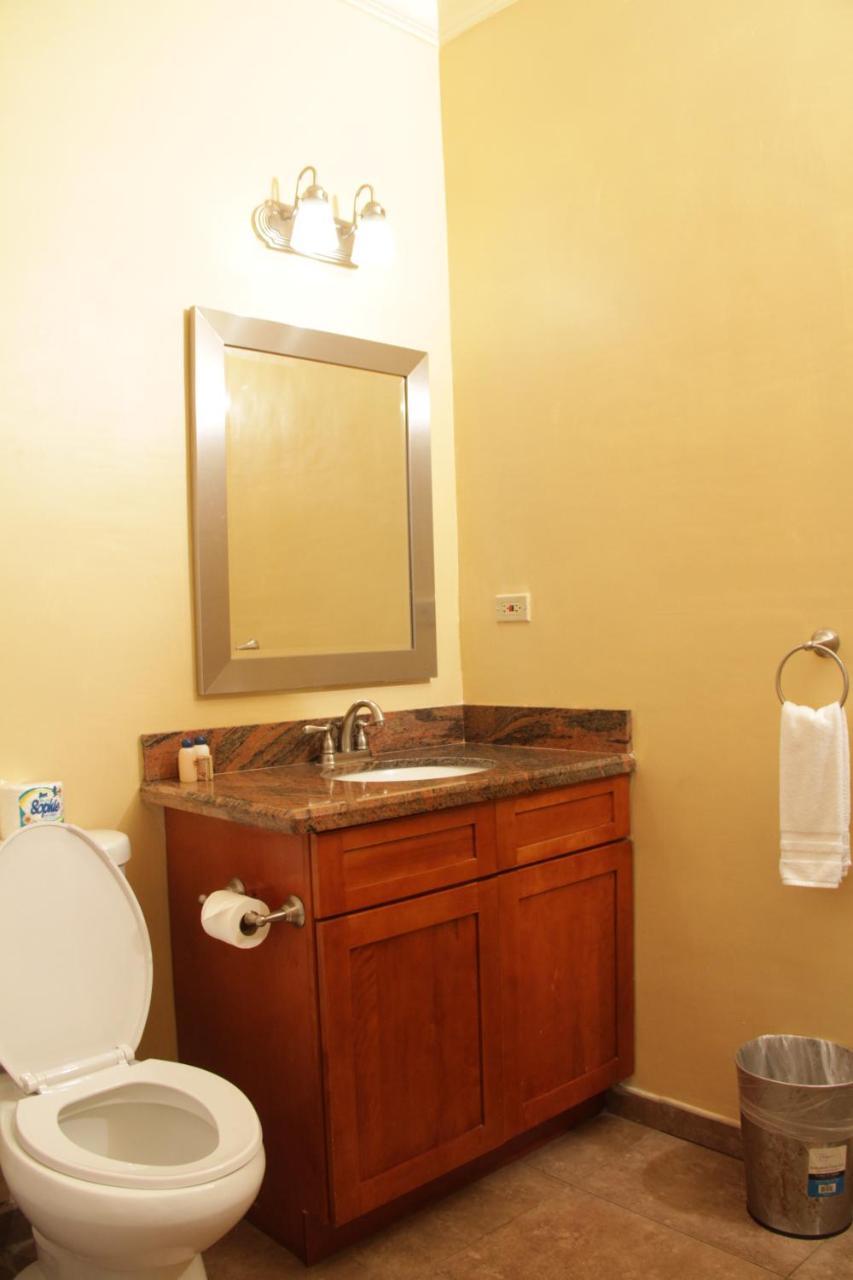 The Wexford Hotel 몬테고 베이 외부 사진